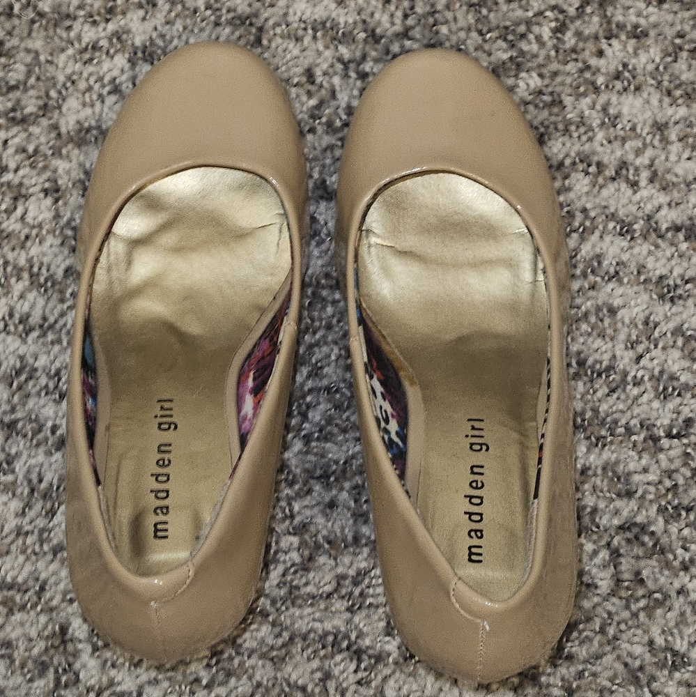 Madden Girl Nude/Tan Wedges Size 6.5